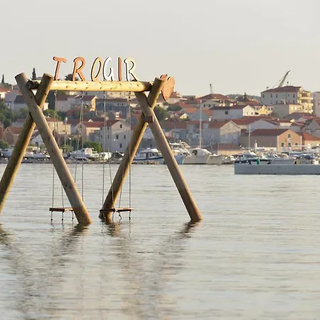 Sara Trogir